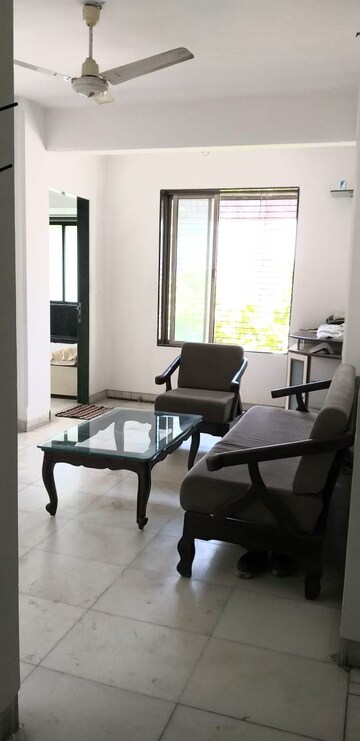 Master Bedroom in 2 BHK Apartment at Vile Parle West – for Rent