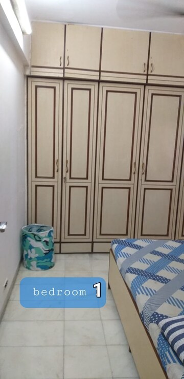 Furnished Amenities in 2 BHK Apartment at Vile Parle West – for Rent