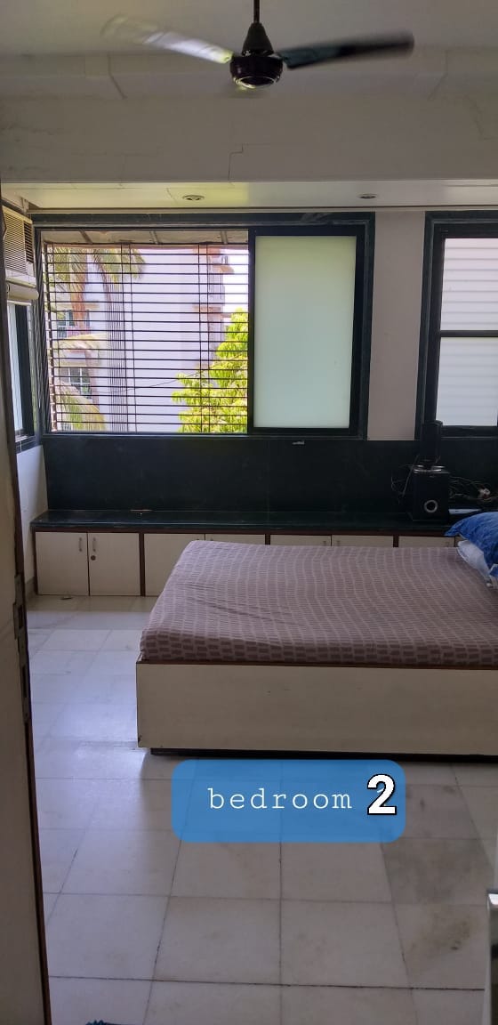 2 BHK Apartment For Rent in Vile Parle West