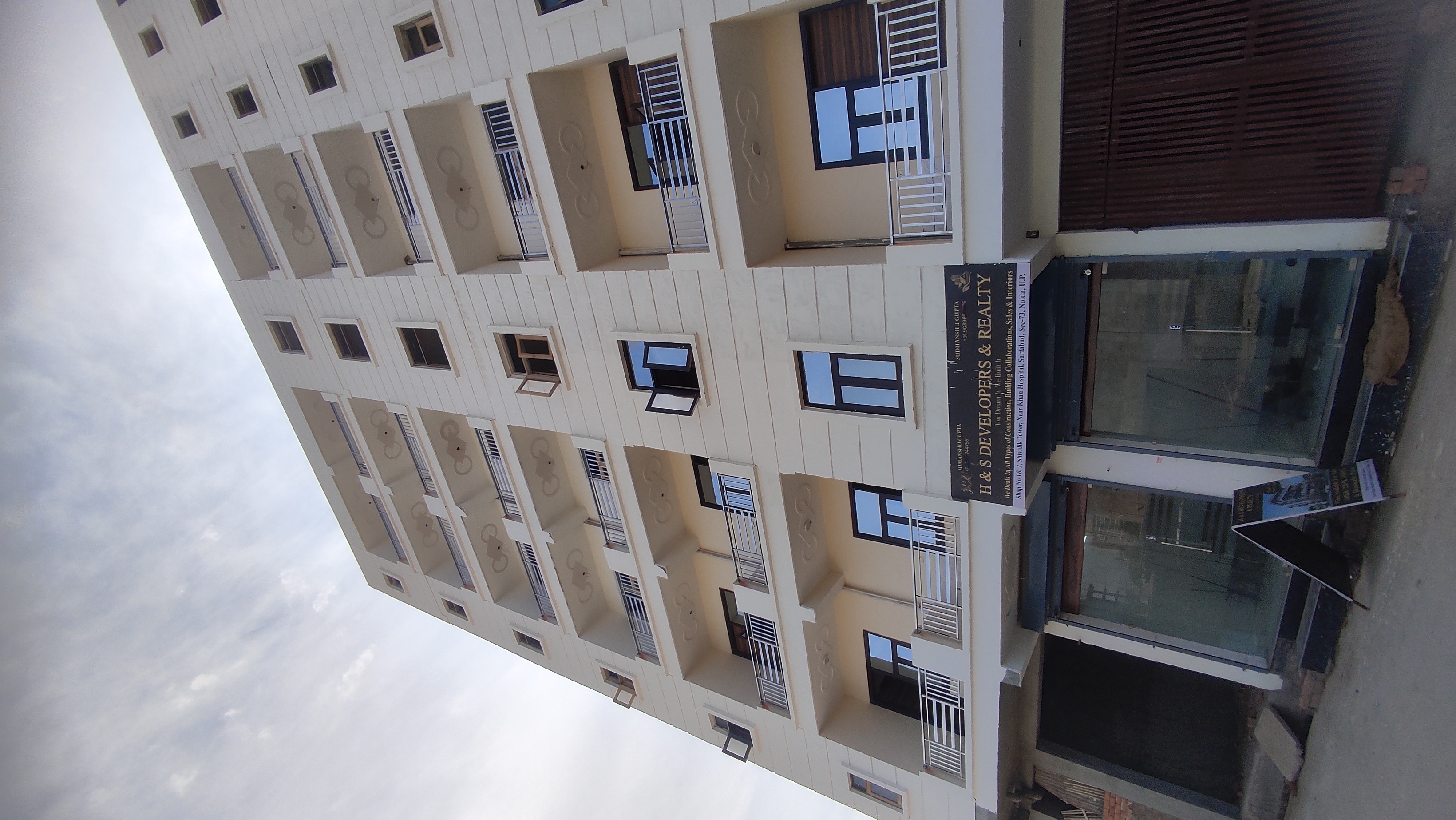 2 BHK Apartment For Sale in Shivalik Tower 1