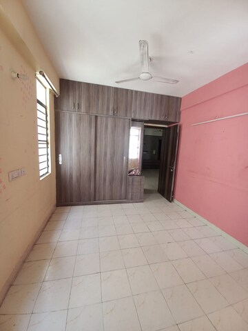 Room in 2 BHK Apartment at Ninex RMG Residency, Sector 37c – for Rent
