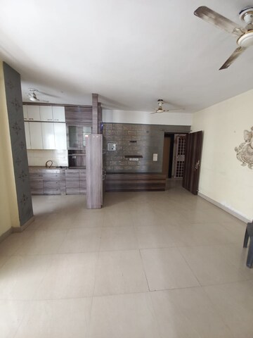 Room in 2 BHK Apartment at Ninex RMG Residency, Sector 37c – for Rent