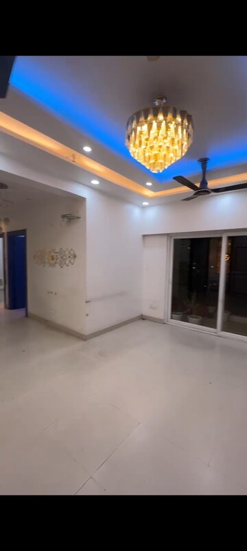 Room in 4 BHK Apartment at Trident Embassy, Sector 1 Greater Noida – for Rent