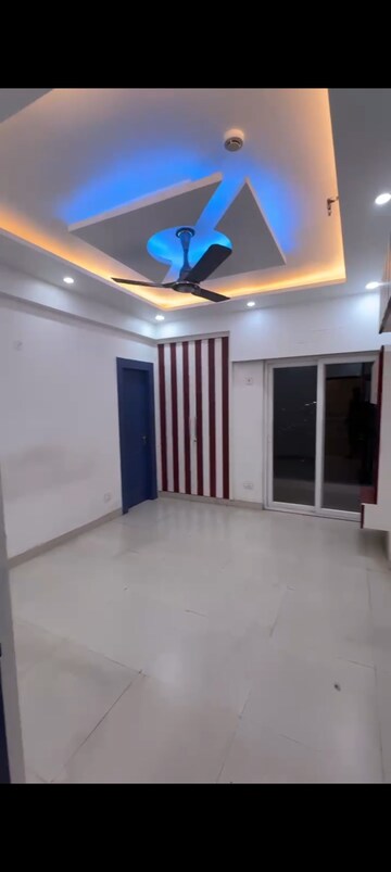 Room in 4 BHK Apartment at Trident Embassy, Sector 1 Greater Noida – for Rent