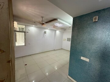 Room in 3 BHK Apartment at Mahagun Villa, Vaishali Sector 4 – for Rent