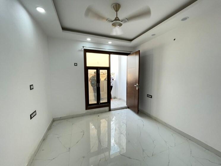 Room, freedom fighters enclave 1 Bedroom 650 Sq.Ft. Builder Floor In Freedom Fighters Enclave Delhi 9160595