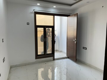Room in 1 BHK Builder Floor at Freedom Fighters Enclave – for Rent