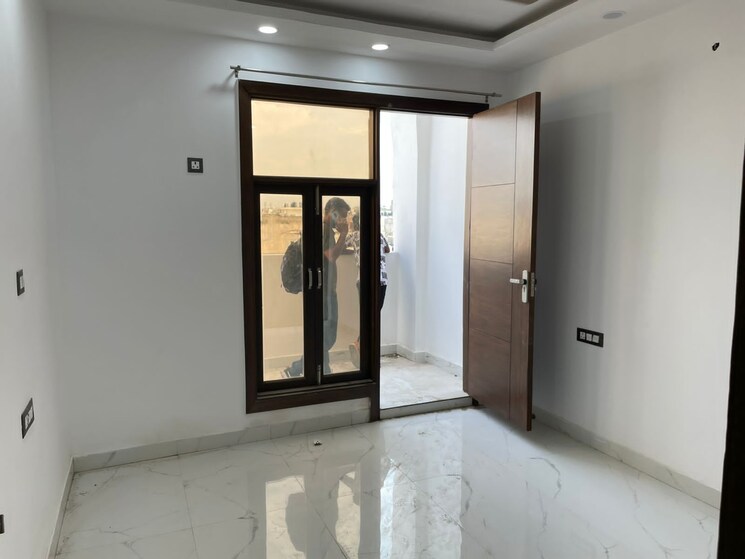 Room, freedom fighters enclave 1 Bedroom 650 Sq.Ft. Builder Floor In Freedom Fighters Enclave Delhi 9160595