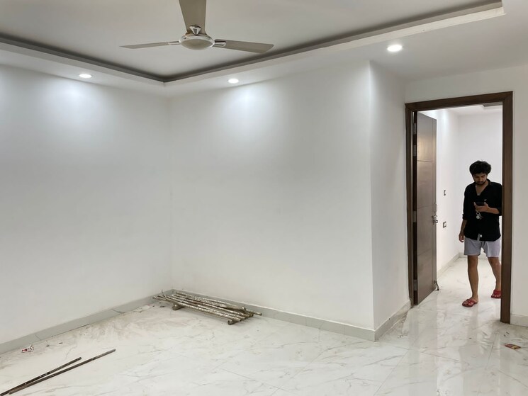 Room, freedom fighters enclave 1 Bedroom 650 Sq.Ft. Builder Floor In Freedom Fighters Enclave Delhi 9160595