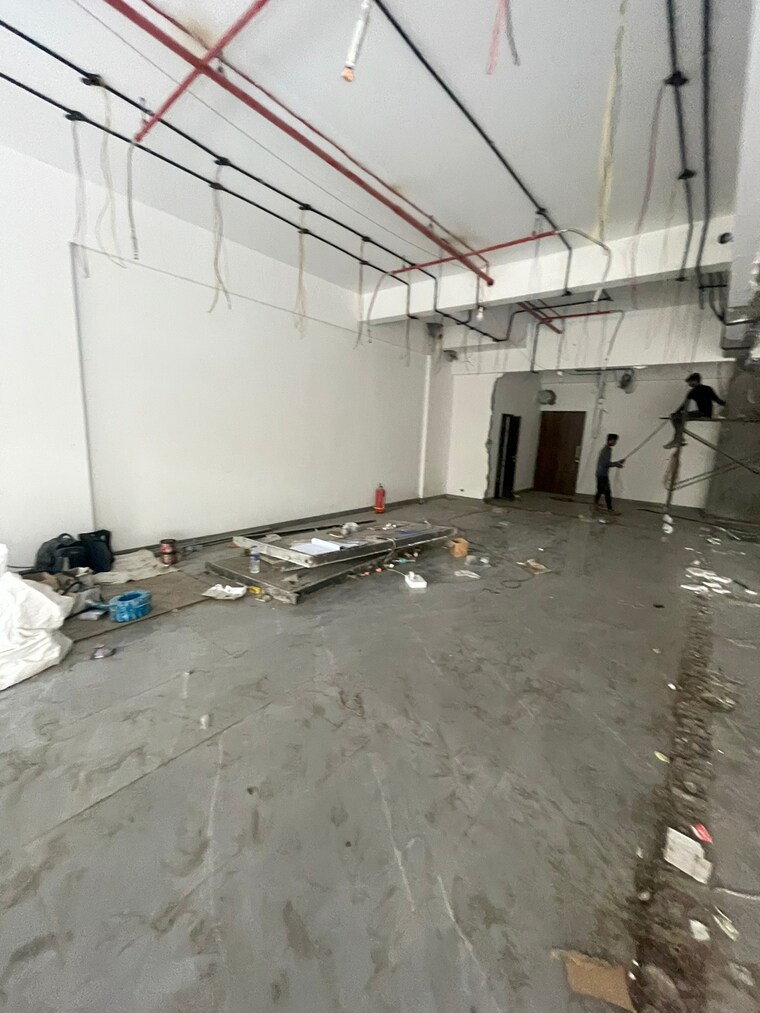  Parking, atul-corporate-avenue Commercial Showroom 3840 Sq.Ft. In Chakala Mumbai 9160584