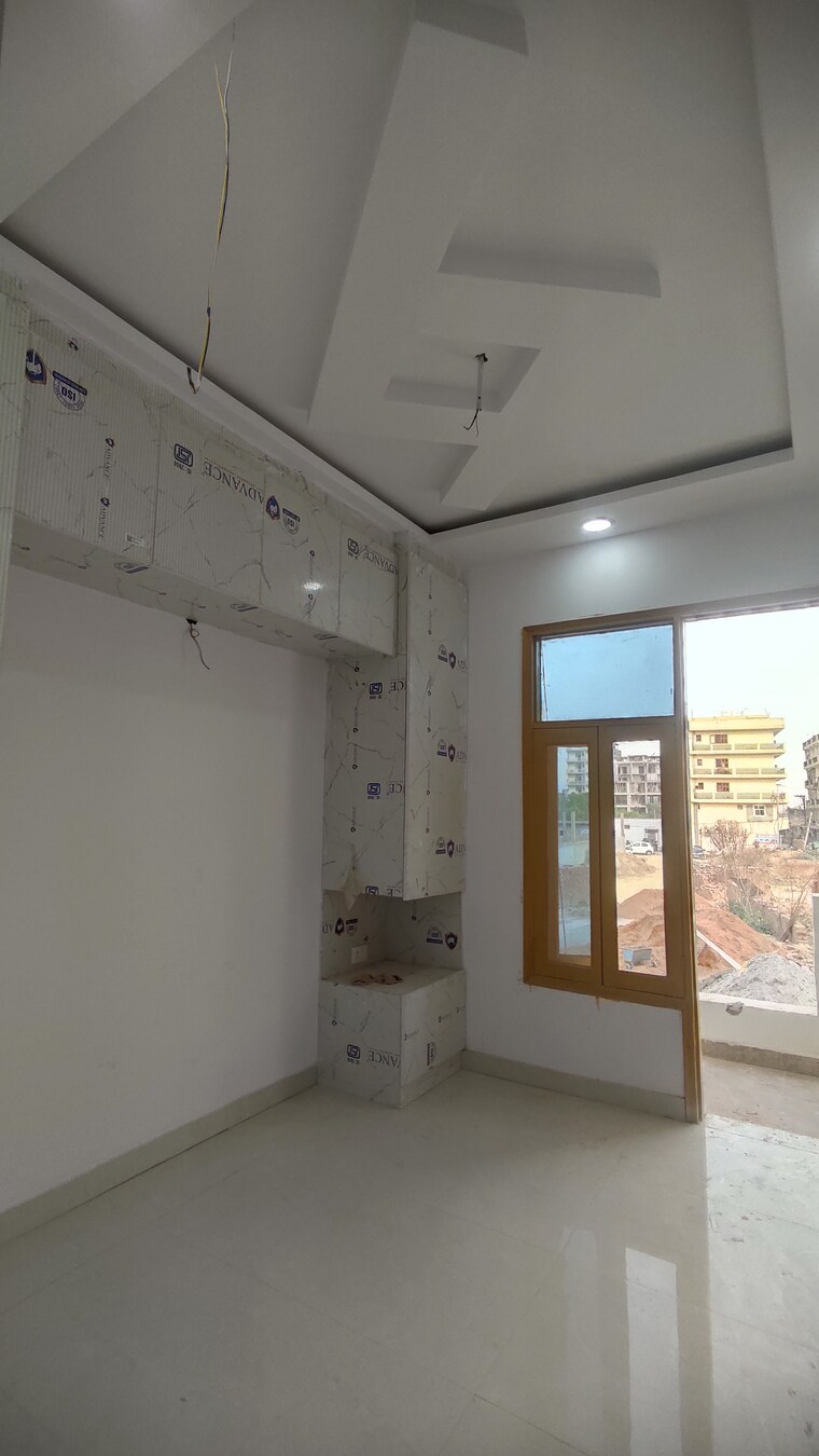 Bedroom, sector 73 1 Bedroom 650 Sq.Ft. Apartment In Sector 73 Noida 9160664