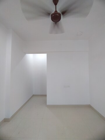 Room in 3 BHK Apartment at Versova – for Rent