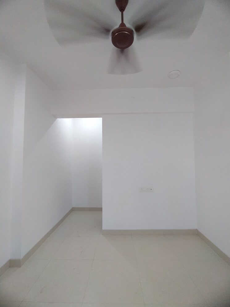 Room, versova 3 Bedroom 1000 Sq.Ft. Apartment In Versova Mumbai 9160651