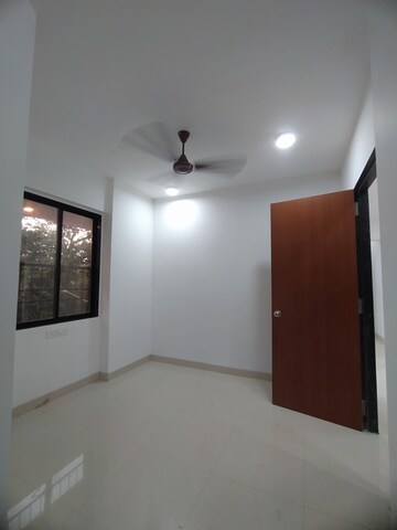 Room in 3 BHK Apartment at Versova – for Rent