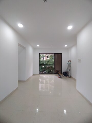 Room in 3 BHK Apartment at Versova – for Rent