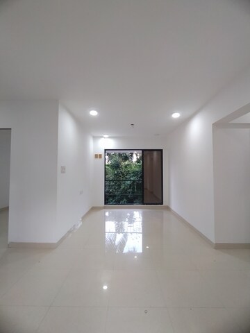 Furnished Amenities in 3 BHK Apartment at Versova – for Rent