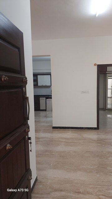 Room in 4 BHK Apartment at Sobha Dew Flower, Jp Nagar – for Rent