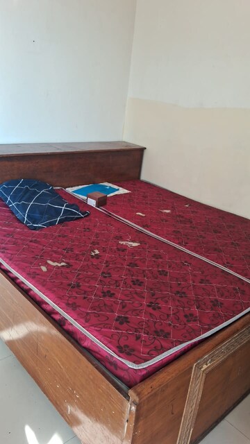 Furnished Amenities in 2 BHK Builder Floor at Onyx Plaza, Vasundhara Sector 3 – for Rent