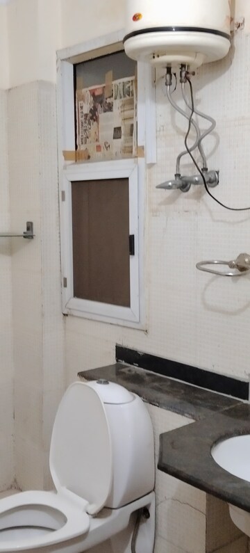 Bathroom in 3 BHK Apartment at Amarpali Apartment, Vaishali Sector 9 – for Rent