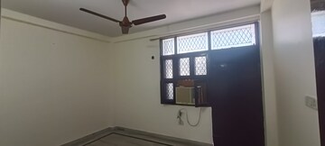 Room in 2 BHK Builder Floor at Mayur Vihar 1 – for Rent