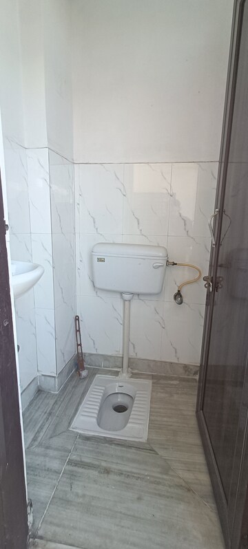 Bathroom in 2 BHK Builder Floor at Mayur Vihar 1 – for Rent