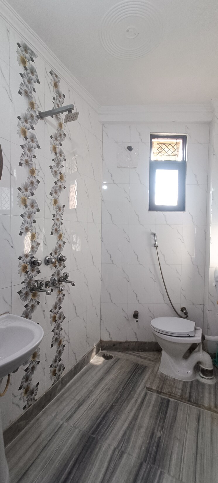Bathroom, mayur vihar 1 2 Bedroom 702 Sq.Ft. Builder Floor In Mayur Vihar 1 Delhi 9160671