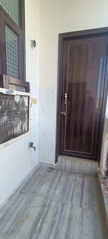 Balcony in 2 BHK Builder Floor at Mayur Vihar 1 – for Rent