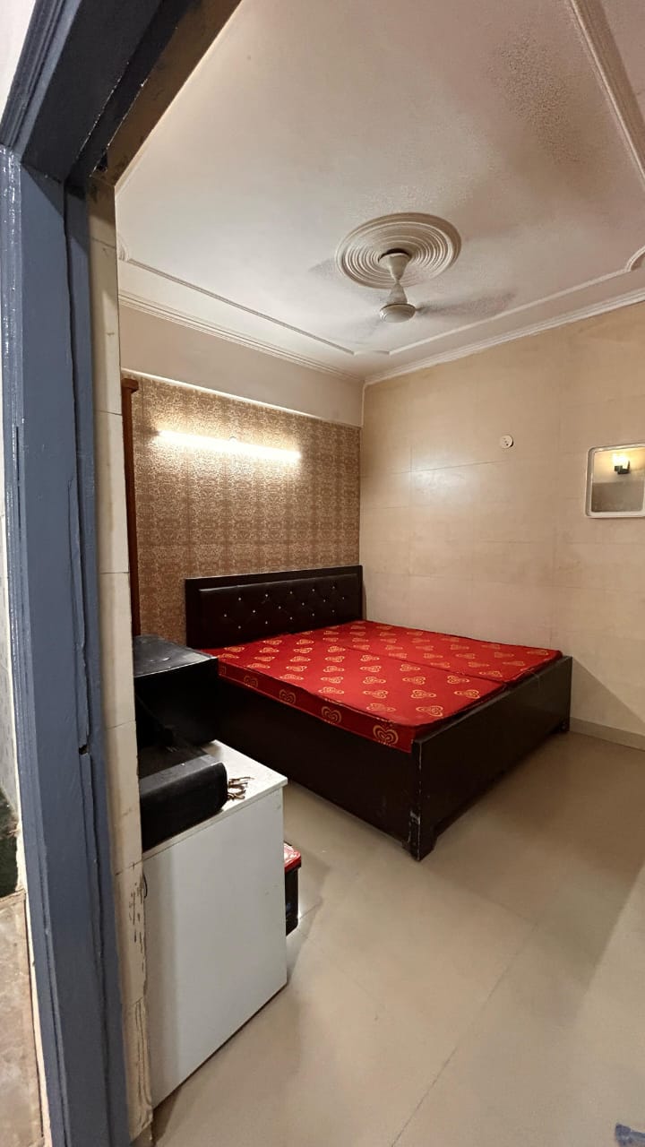 5 BHK + Servant Room Independent House For Rent in Sector 21B