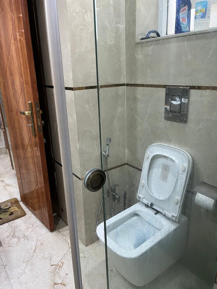 Washroom, ithums-62 Commercial Office Space in IT/SEZ 753 Sq.Ft. In Sector 62 Noida 9160717