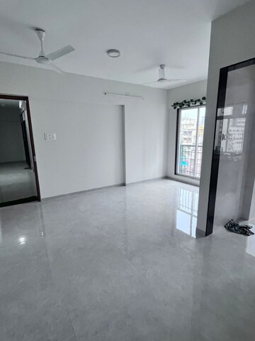 Room in 2 BHK Apartment at Parikh Perry Apartments, Malad West – for Rent