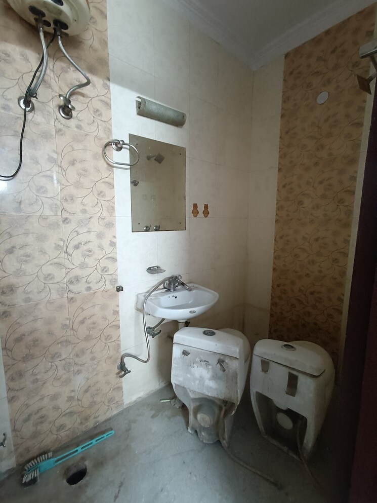 Bathroom, govindpuri 2 Bedroom 720 Sq.Ft. Builder Floor In Govindpuri Delhi 9160757