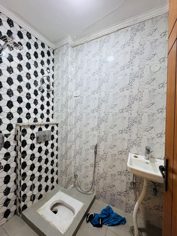 Bathroom, saket 2 Bedroom 850 Sq.Ft. Builder Floor In Saket Delhi 9160822