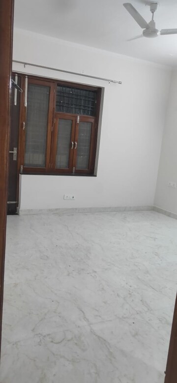 Room in 2 BHK Builder Floor at Ansal Plaza Sector-23, Sector 23 – for Rent