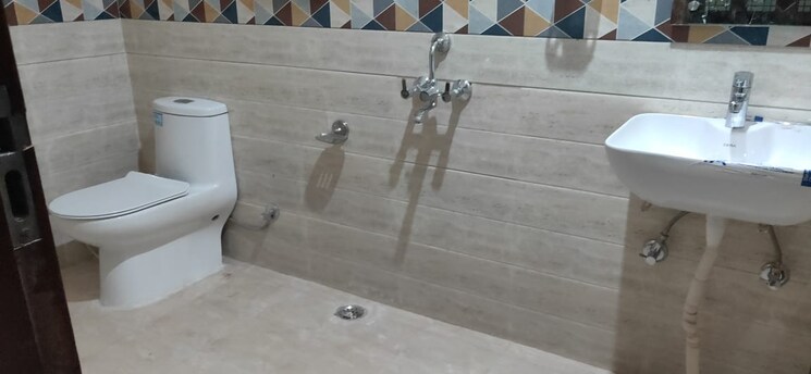 Bathroom, ansal-plaza-sector-23 2 Bedroom 1500 Sq.Ft. Builder Floor In Sector 23 Gurgaon 9160769