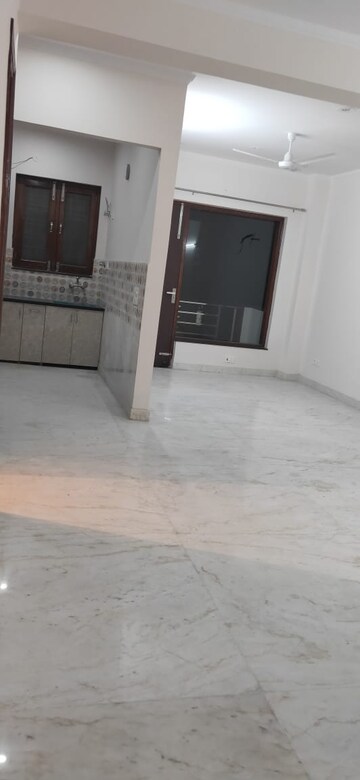Room in 2 BHK Builder Floor at Ansal Plaza Sector-23, Sector 23 – for Rent