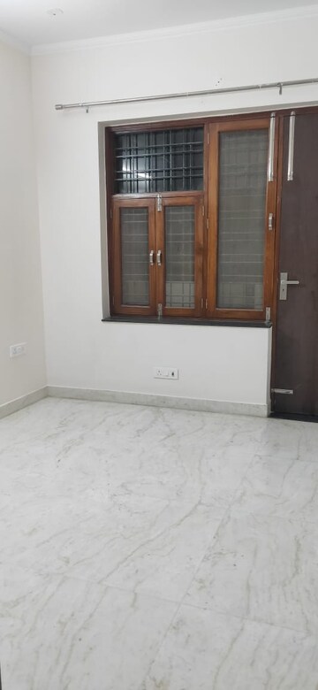 Room in 2 BHK Builder Floor at Ansal Plaza Sector-23, Sector 23 – for Rent