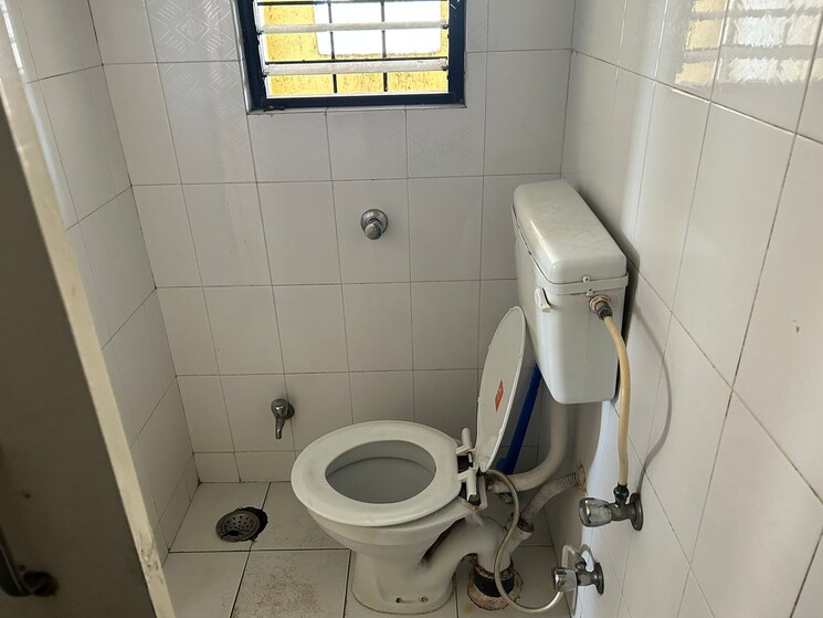 Bathroom, mahalaxmi nagar 2 Bedroom 500 Sq.Ft. Apartment In Mahalaxmi Nagar Pune 9160755