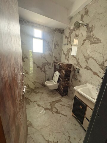 Attached Bathroom in 2 BHK Builder Floor at Ansal Plaza Sector-23, Sector 23 – for Rent