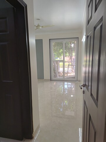 Room in 3 BHK Builder Floor at Unitech Deerwood Chase, Nirvana Country – for Rent