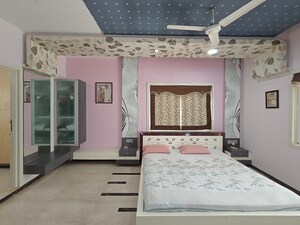 Bedroom in 5 BHK Villa at Science City – for Sale