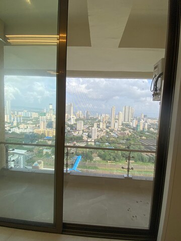 Room in 3 BHK Apartment at Indiabulls Sky Forest, Lower Parel – for Rent