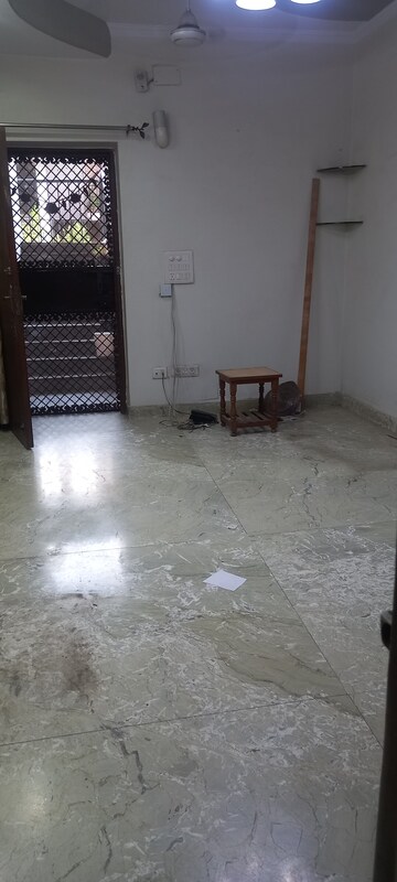 Living Room in 1.5 BHK Apartment at Ip Extension – for Rent