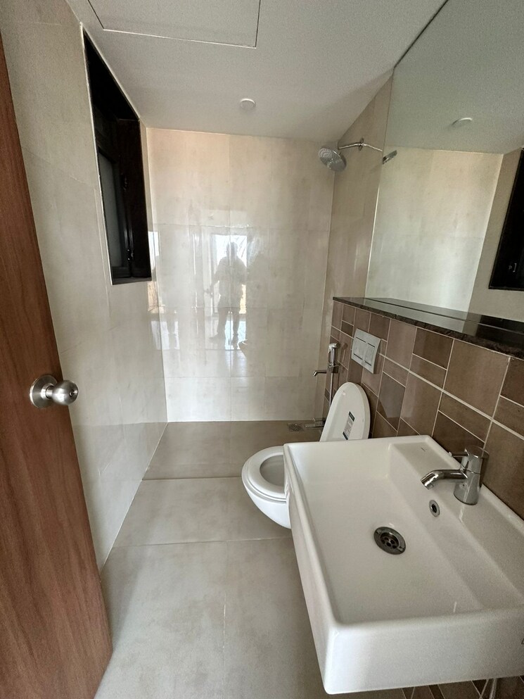 Bathroom, lodha-splendora 2 Bedroom 800 Sq.Ft. Apartment In Ghodbunder Road Thane 9160855