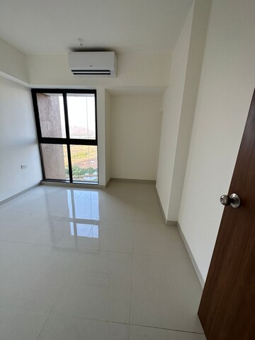 Room in 2 BHK Apartment at Lodha Splendora, Ghodbunder Road – for Rent