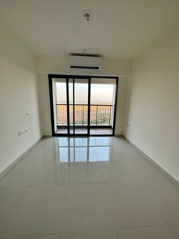 2 BHK Apartment For Rent in Lodha Splendora, Ghodbunder Road