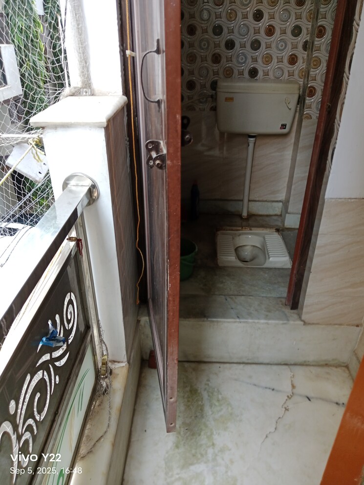 Balcony, laxmi nagar 2 Bedroom 600 Sq.Ft. Builder Floor In Laxmi Nagar Delhi 9160926