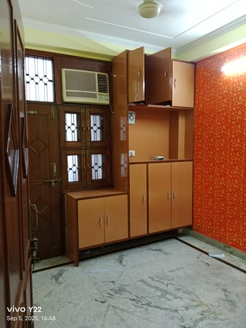 Room in 2 BHK Builder Floor at Laxmi Nagar – for Rent
