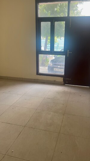 Room in 4 BHK Apartment at Wave City, Wave City – for Sale