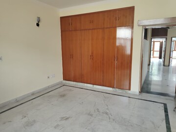 Room in 3 BHK Builder Floor at Sector 40 – for Rent