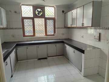 Kitchen in 3 BHK Builder Floor at Sector 40 – for Rent